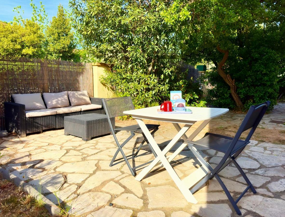 Studio Au Calme Tout Confort Proche Des Plages - Jardin Wifi Parking Frejus Bagian luar foto
